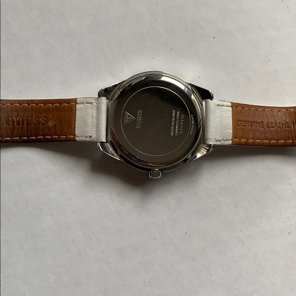 Guess genuine leather strap watch - Picture 3 of 3